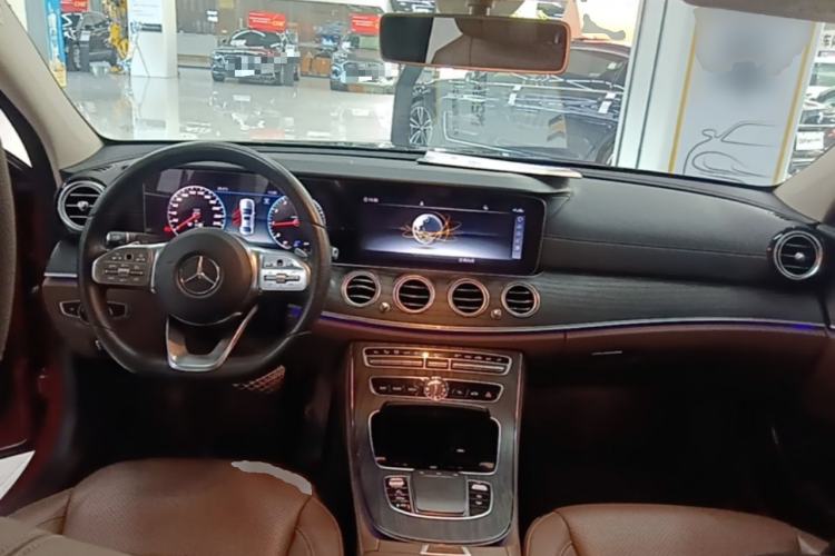 Used Mercedes-Benz E-Class 2019 Restyled E 300 L Sport Luxury Edition Center Console