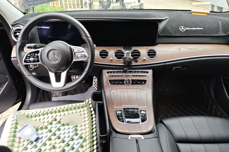 Used Mercedes-Benz E-Class 2019 E 260 L 4MATIC Center Console