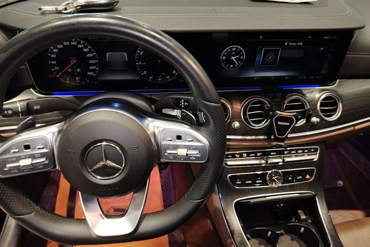 Used Mercedes-Benz E-Class 2019 E 200 L Sport Edition Center Console