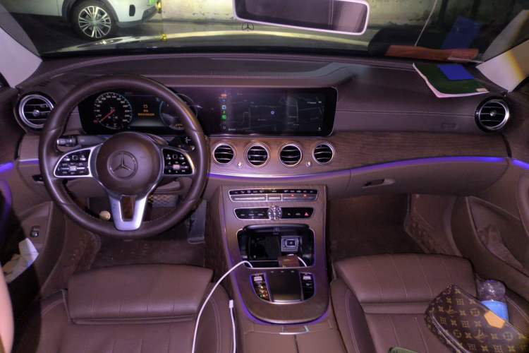 Used Mercedes-Benz E-Class 2019 E 200 L Center Console