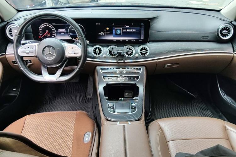 Used Mercedes-Benz E-Class 2019 E 300 L Sport Luxury Edition Center Console