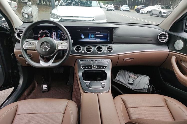 Used Mercedes-Benz E-Class 2019 Restyled E 300 L Sport Luxury Edition Center Console