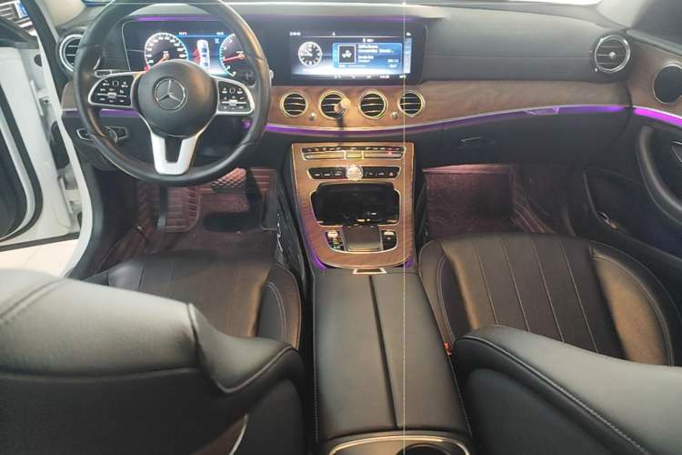 Used Mercedes-Benz E-Class 2019 E 300 L Stylish Model Center Console