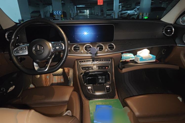 Used Mercedes-Benz E-Class 2019 E 260 L Sport 4MATIC Center Console