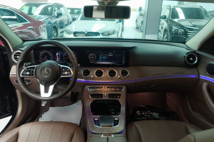 Used Mercedes-Benz E-Class 2019 Facelifted E 300 L Stylish Version Center Console