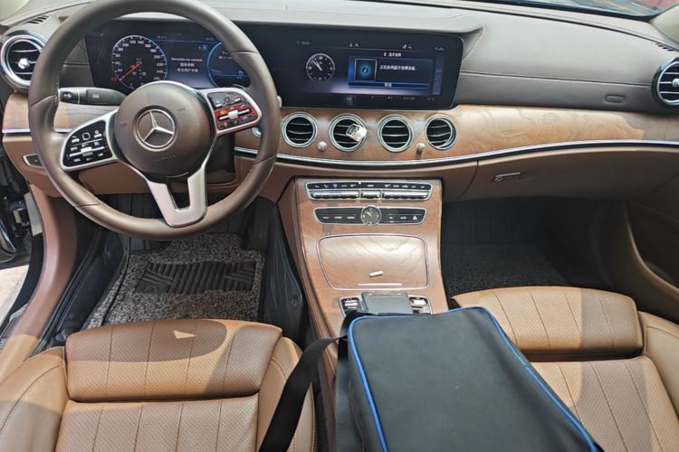Used Mercedes-Benz E-Class 2019 E 200 L Center Console