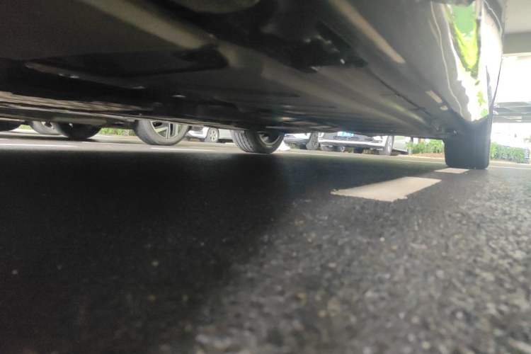 Used Mercedes-Benz E-Class 2019 Restyled E 300 L Luxury Edition Chassis Front Left