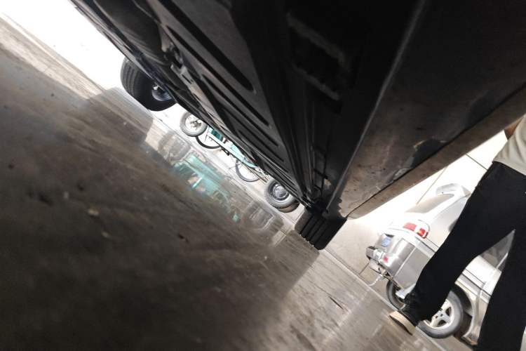 Used Mercedes-Benz E-Class 2019 E 300 L Sporty and Stylish Model Chassis Front Left