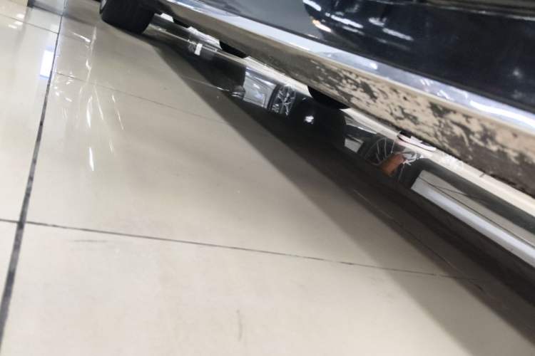 Used Mercedes-Benz E-Class 2019 E 300 L Sporty and Stylish Model Chassis Front Right