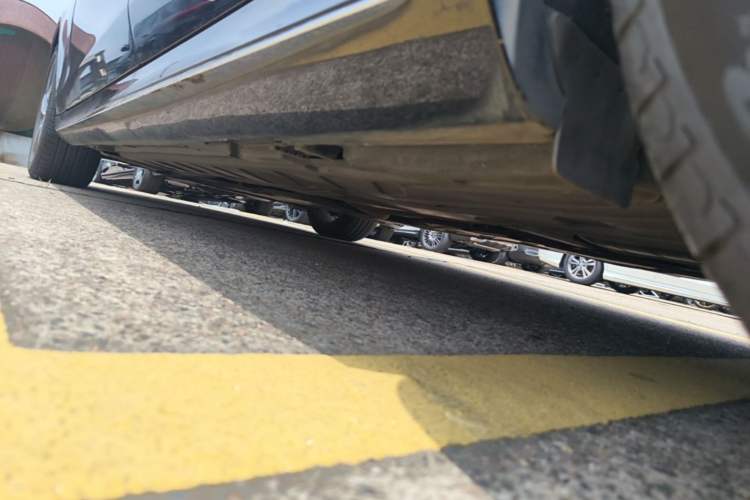 Used Mercedes-Benz E-Class 2019 E 300 L Sporty and Stylish Model Chassis Rear Left