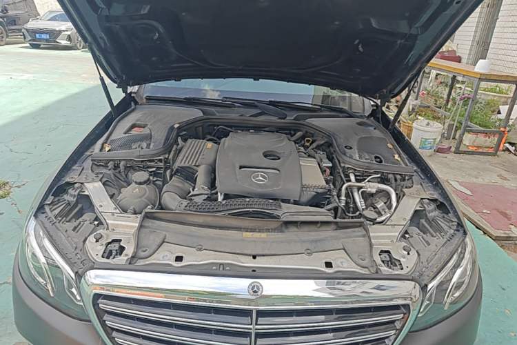 Used Mercedes-Benz E-Class 2019 E 200 L Engine Bay