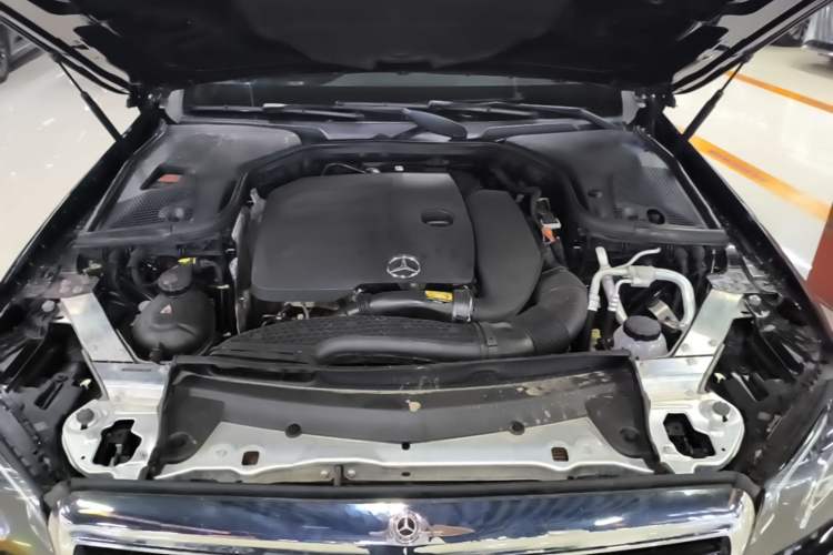 Used Mercedes-Benz E-Class 2019 E 260 L Engine Bay