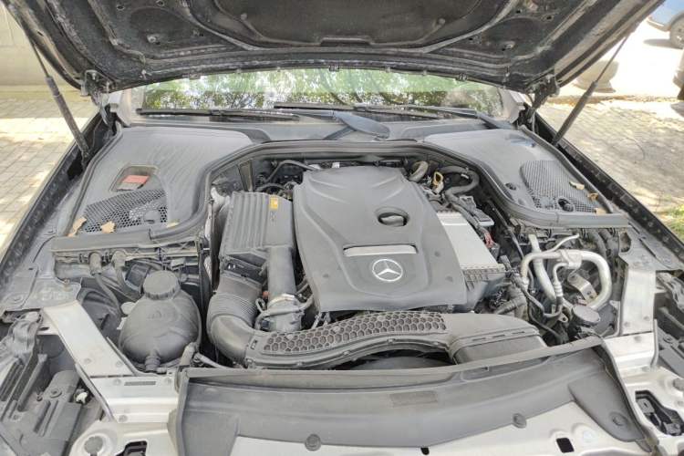 Used Mercedes-Benz E-Class 2019 E 200 L Engine Bay