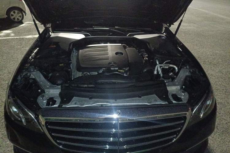 Used Mercedes-Benz E-Class 2019 E 260 L Engine Bay