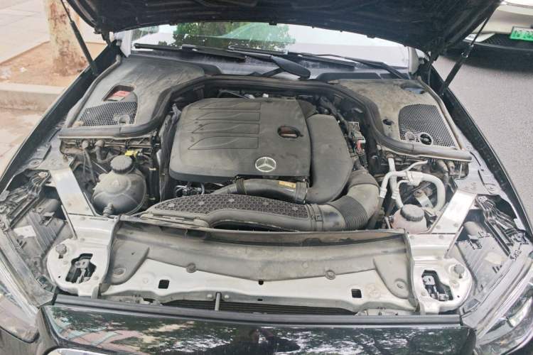 Used Mercedes-Benz E-Class 2019 E 260 L Engine Bay