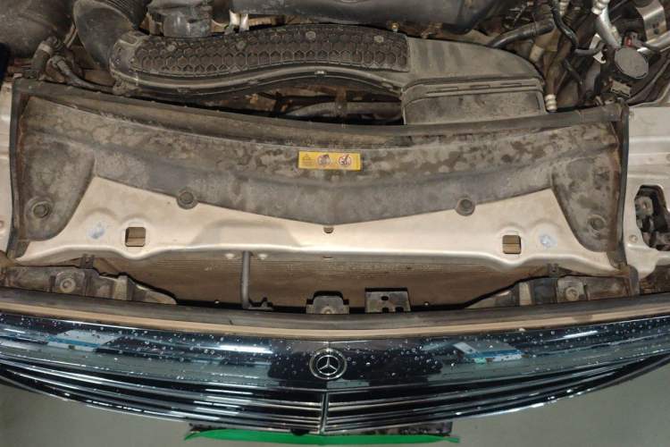 Used Mercedes-Benz E-Class 2019 E 300 L Luxury Model Engine Bay
