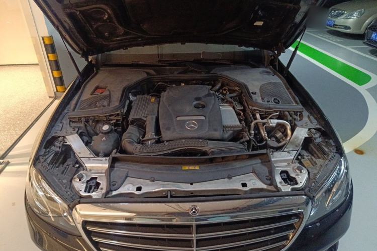 Used Mercedes-Benz E-Class 2019 E 200 L Engine Bay