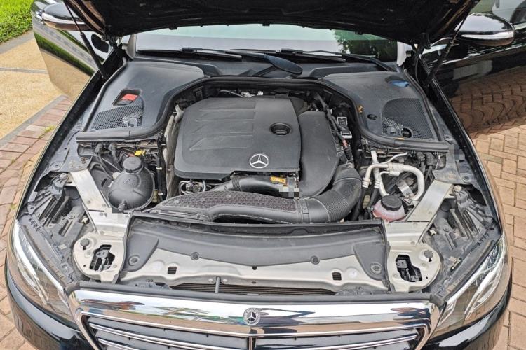 Used Mercedes-Benz E-Class 2019 E 260 L Engine Bay