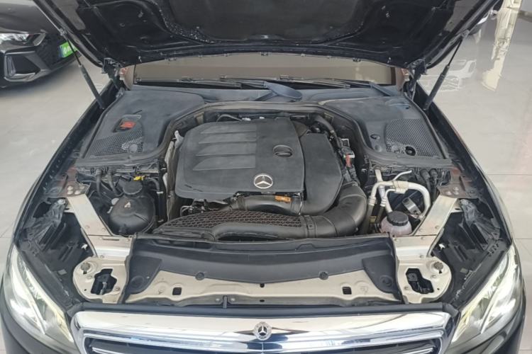 Used Mercedes-Benz E-Class 2019 E 260 L Engine Bay