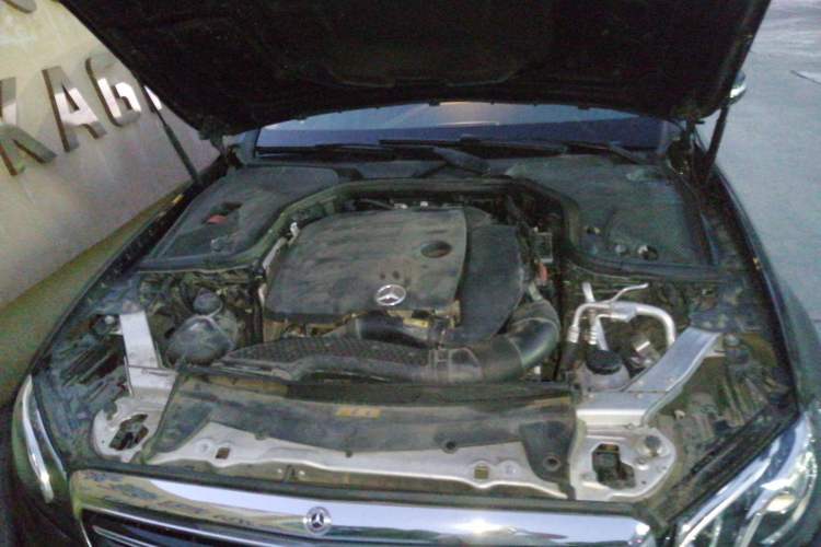 Used Mercedes-Benz E-Class 2019 E 260 L Engine Bay