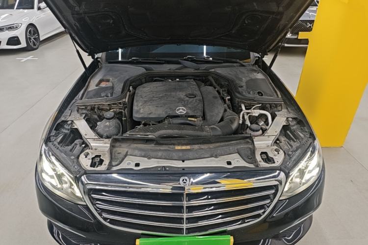 Used Mercedes-Benz E-Class 2019 E 260 L Engine Bay