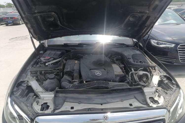 Used Mercedes-Benz E-Class 2019 E 200 L Engine Bay