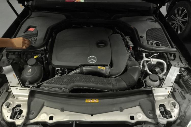 Used Mercedes-Benz E-Class 2019 E 260 L Engine Bay