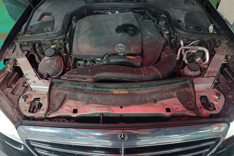 Used Mercedes-Benz E-Class 2019 E 260 L Engine Bay