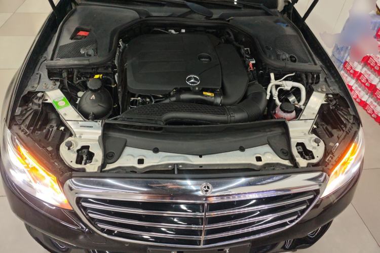 Used Mercedes-Benz E-Class 2019 E 260 L Engine Bay