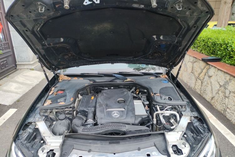 Used Mercedes-Benz E-Class 2019 E 200 L Engine Bay