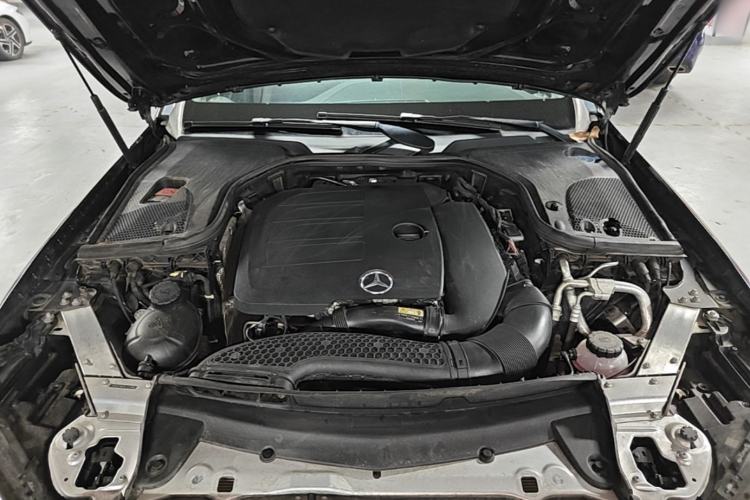 Used Mercedes-Benz E-Class 2019 E 260 L Engine Bay
