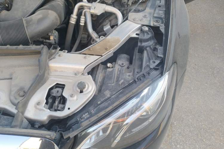 Used Mercedes-Benz E-Class 2019 Restyled E 300 L Sport Luxury Edition Engine Bay Left