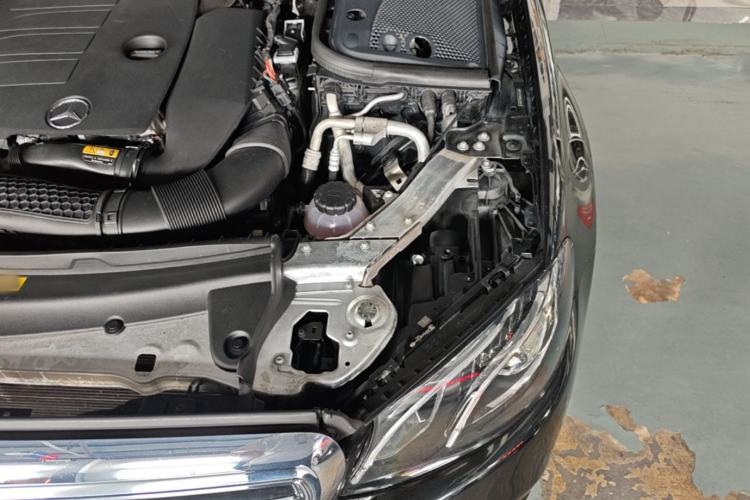 Used Mercedes-Benz E-Class 2019 E 260 L Engine Bay Left