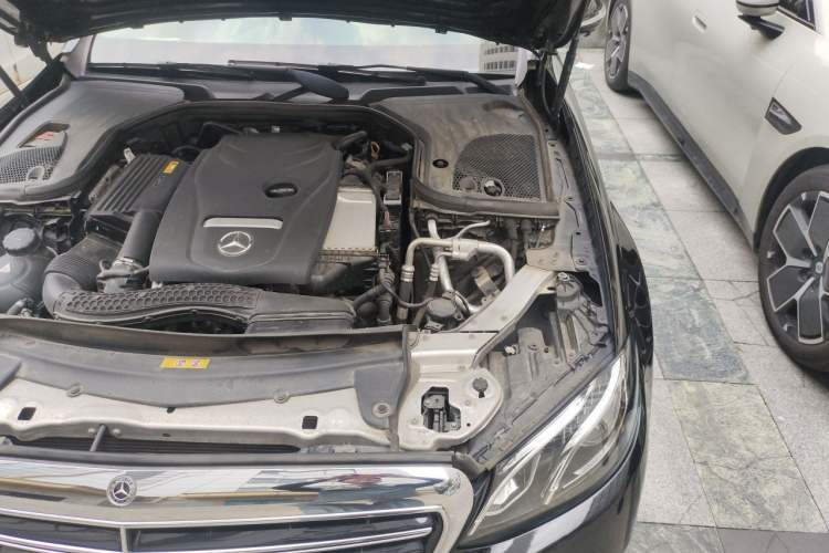 Used Mercedes-Benz E-Class 2019 E 300 L Luxury Model Engine Bay Left