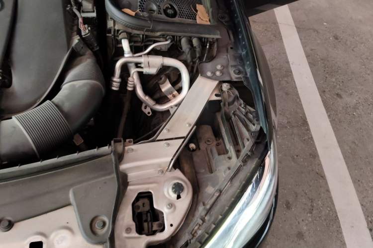 Used Mercedes-Benz E-Class 2019 Facelifted E 300 L Stylish Version Engine Bay Left
