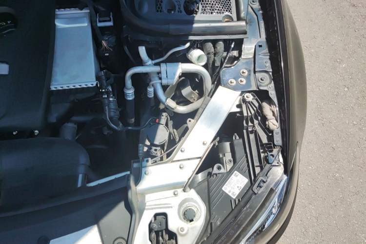 Used Mercedes-Benz E-Class 2019 E 300 L Stylish Model Engine Bay Left