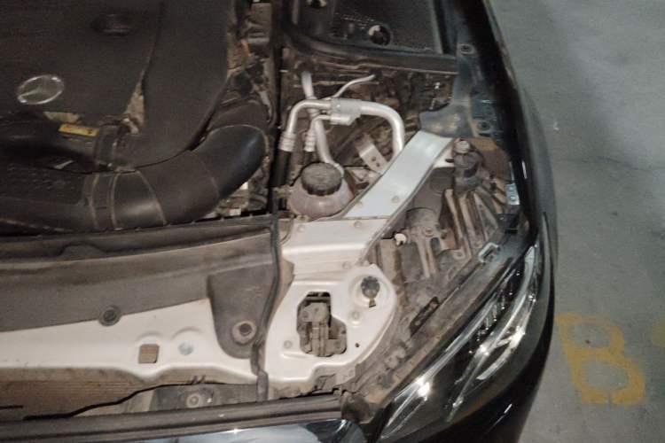 Used Mercedes-Benz E-Class 2019 E 260 L Engine Bay Left
