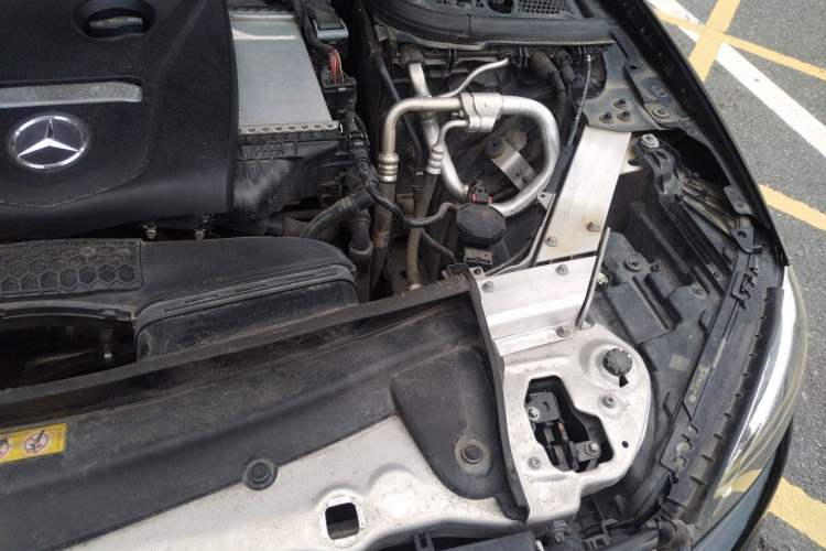 Used Mercedes-Benz E-Class 2019 E 300 L Stylish Model Engine Bay Left