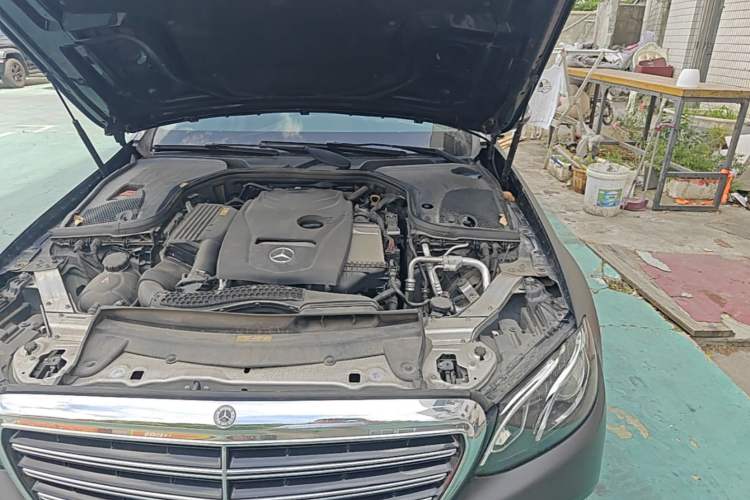 Used Mercedes-Benz E-Class 2019 E 200 L Engine Bay Left