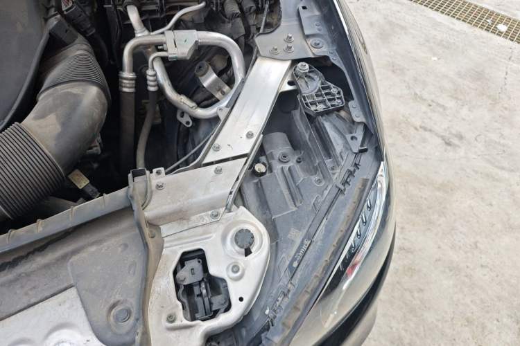 Used Mercedes-Benz E-Class 2019 Restyled E 300 L Sporty and Stylish Edition Engine Bay Left
