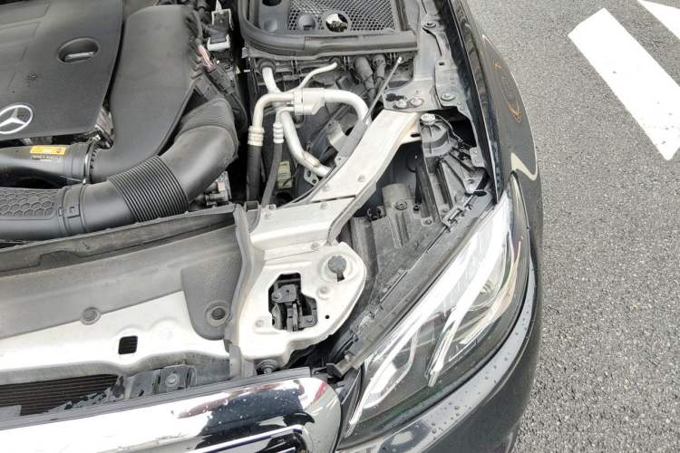 Used Mercedes-Benz E-Class 2019 Restyled E 300 L Luxury Edition Engine Bay Left