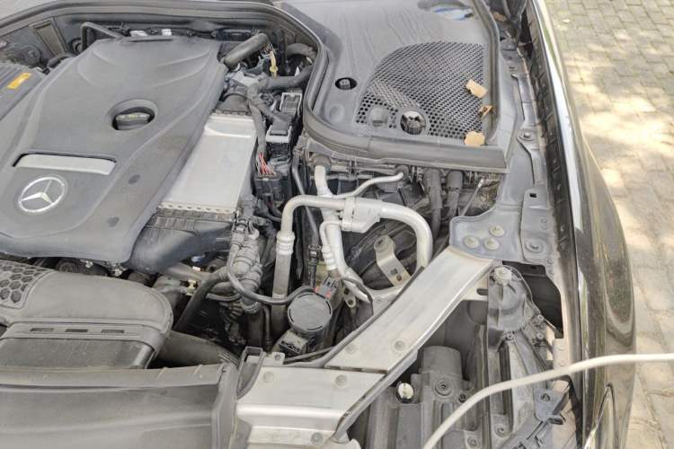 Used Mercedes-Benz E-Class 2019 E 200 L Engine Bay Left