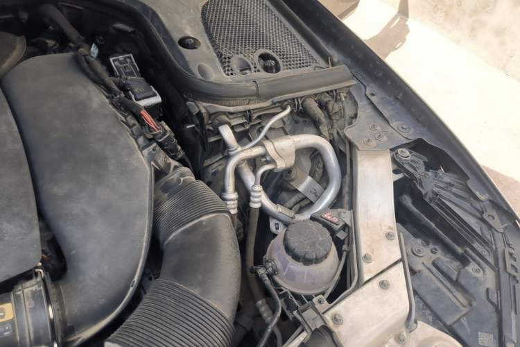 Used Mercedes-Benz E-Class 2019 E 260 L Engine Bay Left