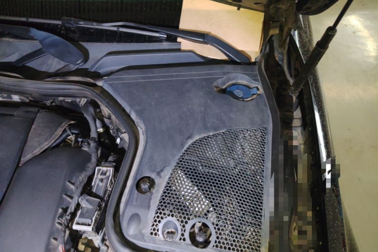 Used Mercedes-Benz E-Class 2019 Restyled E 300 L Sporty and Stylish Edition Engine Bay Left