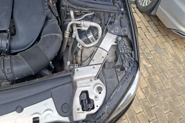 Used Mercedes-Benz E-Class 2019 Restyled E 300 L Sporty and Stylish Edition Engine Bay Left