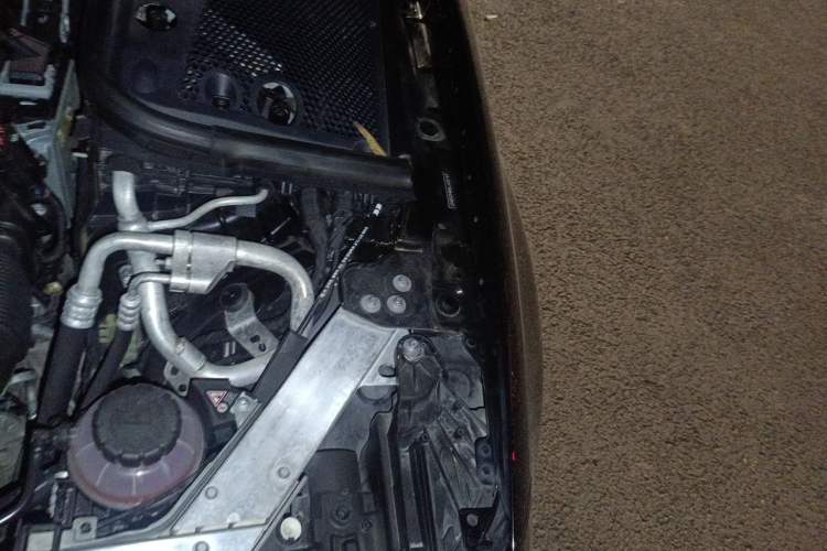 Used Mercedes-Benz E-Class 2019 E 260 L Engine Bay Left