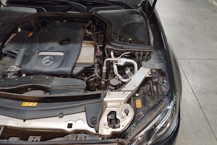 Used Mercedes-Benz E-Class 2019 E 200 L Engine Bay Left
