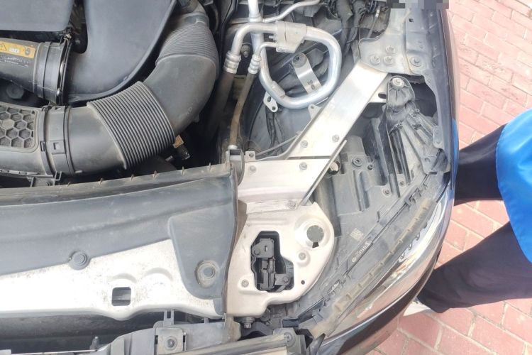 Used Mercedes-Benz E-Class 2019 Restyled E 300 L Sport Luxury Edition Engine Bay Left