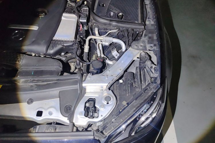 Used Mercedes-Benz E-Class 2019 E 200 L Engine Bay Left