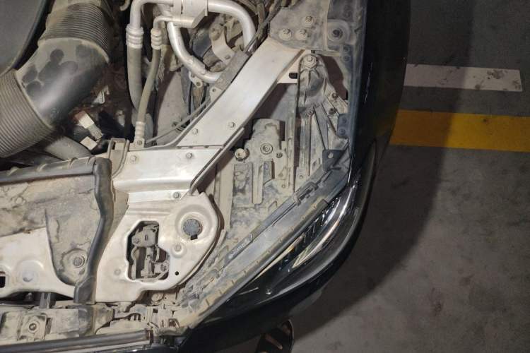 Used Mercedes-Benz E-Class 2019 Facelifted E 300 L Stylish Version Engine Bay Left